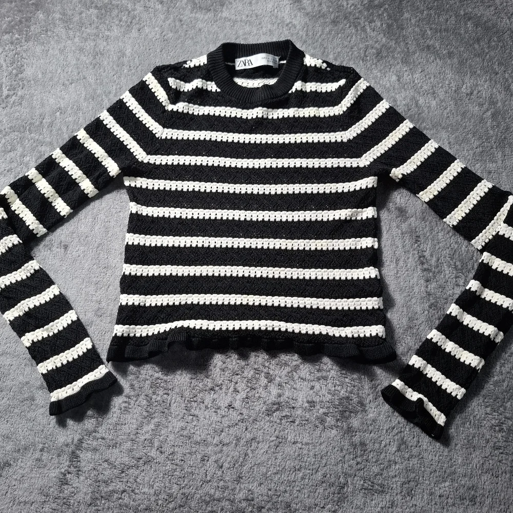 ZARA Black White Knitted Striped Cropped Long Sleeve Jumper, Size S